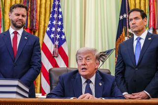 USA opustily Evropu. Nefňukejme a vybudujme Euroka...